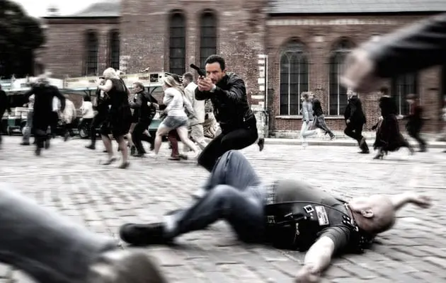 SaifAli Khan in a Still from Agent Vinod