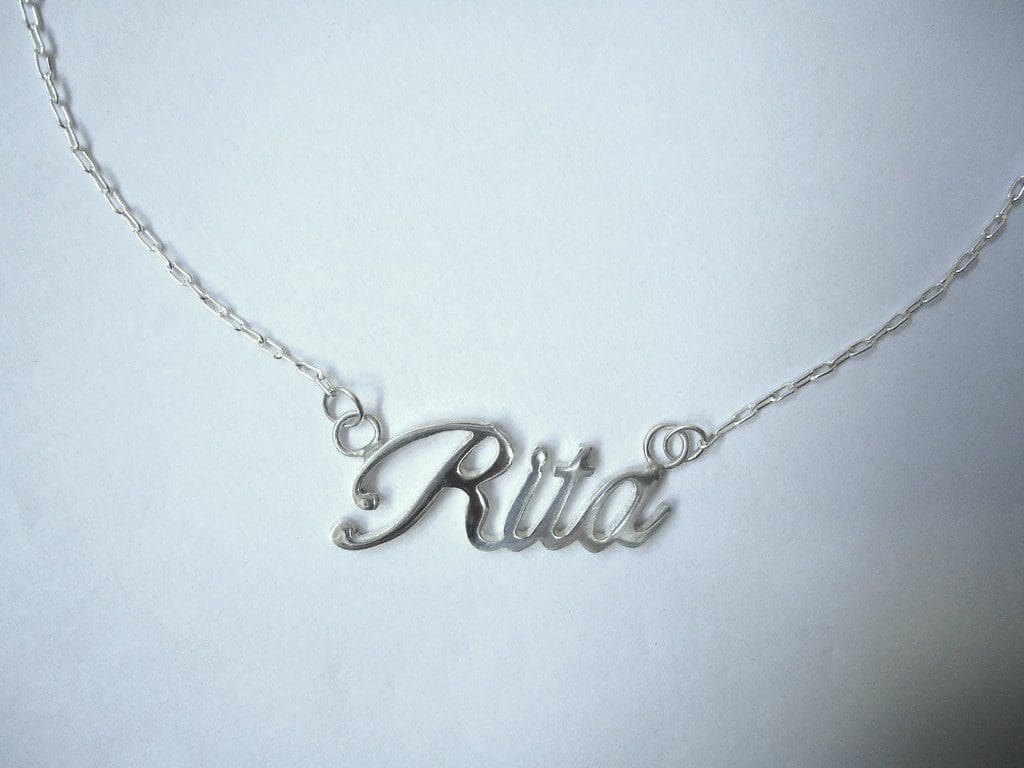 Perfect Gift for Mother: Mommy Pendent Necklace in Silver