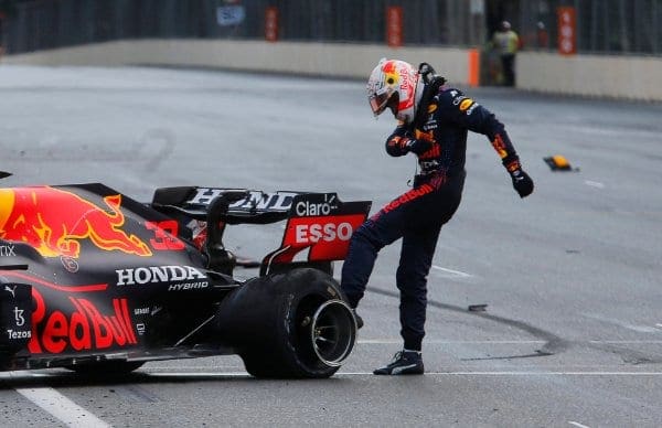 Verstappen crashes out at the azerbaijan grand prix
